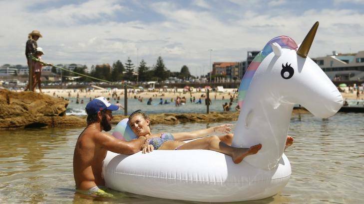 Residents are likely to head to the beach on Friday to deal with Sydney's latest heat spell. Picture: Daniel Munoz, SMH