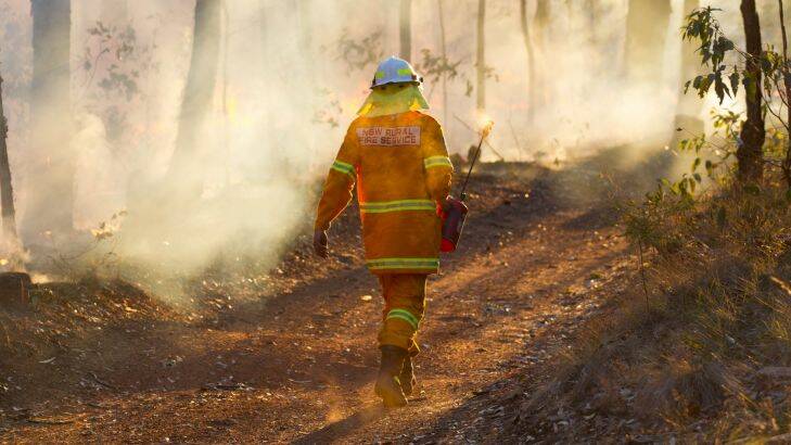 Richmond Vale bushfire. Pic shows RFS firefighters conducting a back burn on Leggetts Drive. Picture: Max Mason-Hubers MMH