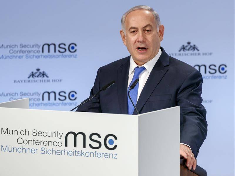 A close confidant of Israeli PM Benjamin Netanyahu will testify against him, according to reports.