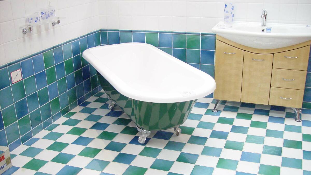 According to a survey, colourful retro bathrooms turn buyers off. Photo: PDImage, Pixabay