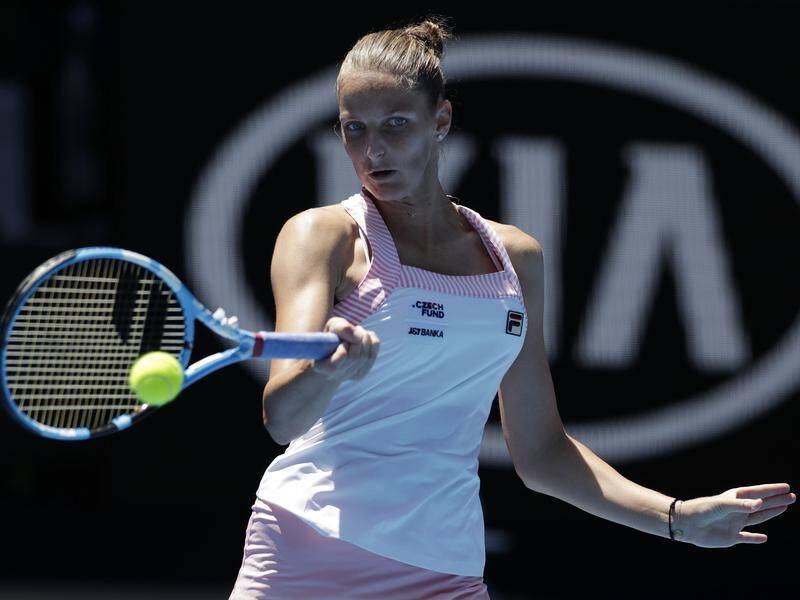 Czech Karolina Pliskova has knocked Serena Williams out of the Australian Open.