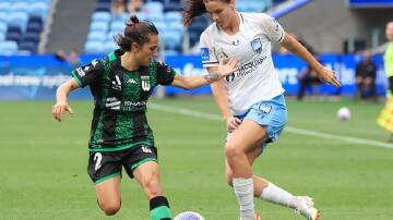 Powerhouse Sydney FC defender Kirsty Fenton (right) has ruptured her ACL. (Mark Evans/AAP PHOTOS)